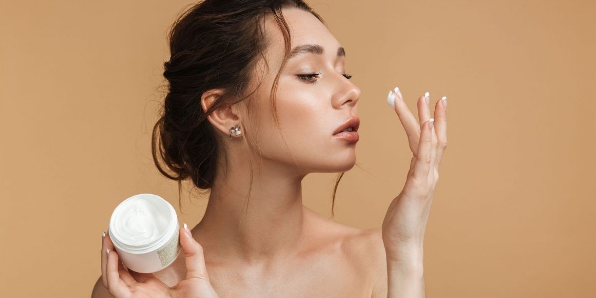 Kojic Acid Cream in Pakistan: A Comprehensive Guide to Skin Care Benefits and Usage